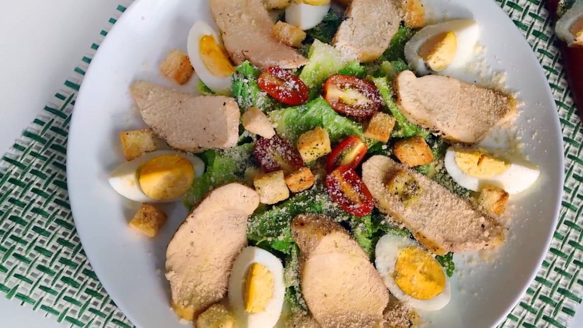 Salad caesar ức gà