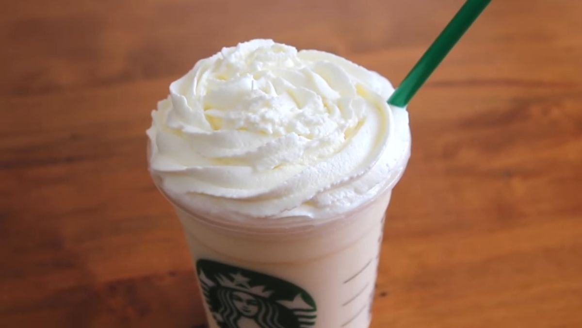 Frappuccino Starbucks: Frappuccino Starbucks sẽ mang lại cho bạn một trải nghiệm thưởng thức nước ngọt tuyệt vời nhất. Với hương vị đa dạng, từ Vanilla Bean đến Caramel, Mocha hay Java Chip, bạn sẽ được thưởng thức những loại nước ngọt ngon miệng nhất. Đừng để ngày hè qua xa mà không tận hưởng ly Frappuccino Starbucks mát lạnh này! Hãy xem ảnh và tận hưởng trải nghiệm này ngay nào!