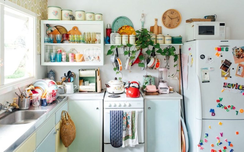 Hãy sắp xếp đồ dùng nhà bếp của bạn một cách thông minh để tận dụng từng khoảng không gian nhỏ bé trong gian bếp. Hình ảnh sắp xếp đồ dùng nhà bếp sẽ giúp bạn hiểu hơn về cách làm điều này.