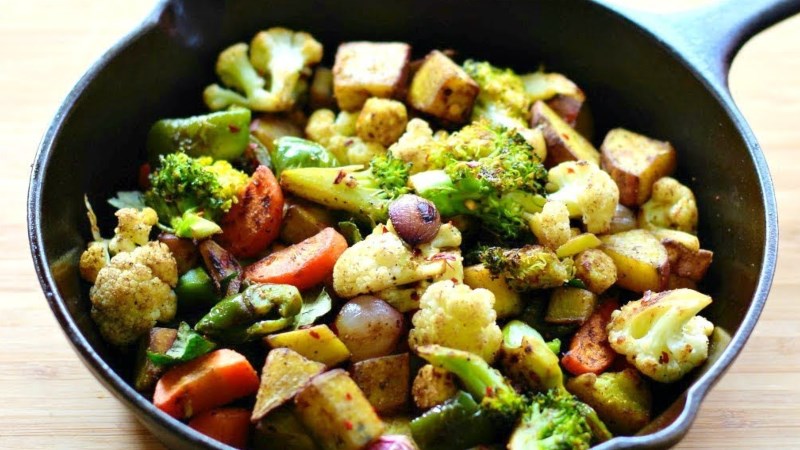 L&agrave;m m&oacute;n x&agrave;o bằng chảo chống d&iacute;nh