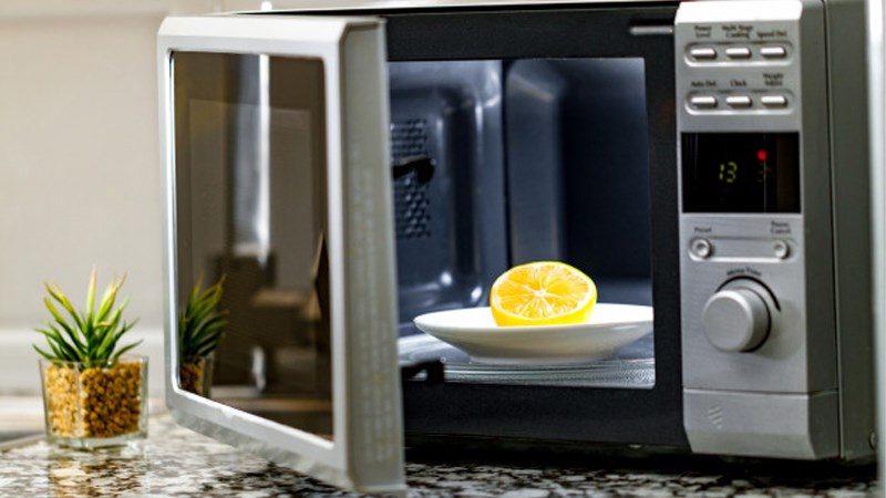 Gi&uacute;p vắt cam, chanh được nhiều nước