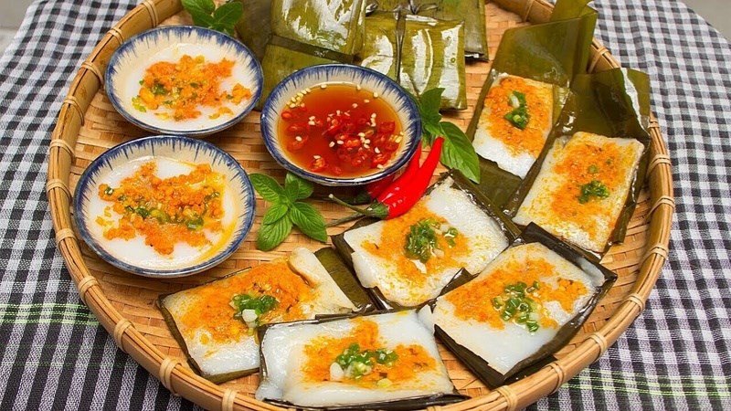 Bánh nậm ăn chung với gì?