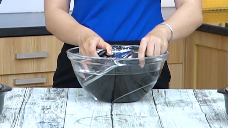 Ngâm nồi khoảng tầm 3 - 4 tiếng khi mới tậu về