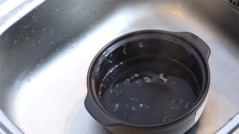 Cách 1: sử dụng nước nóng