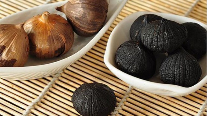 Ăn tỏi đen khi n&agrave;o tốt nhất