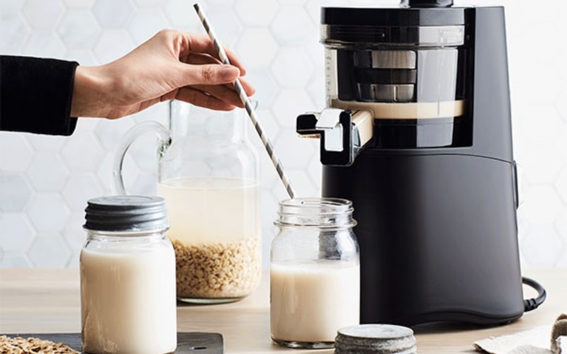 Làm sữa hạt bằng máy ép chậm