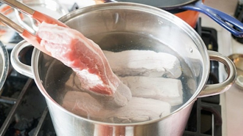 Luộc qua trước khi chi&ecirc;n r&aacute;n