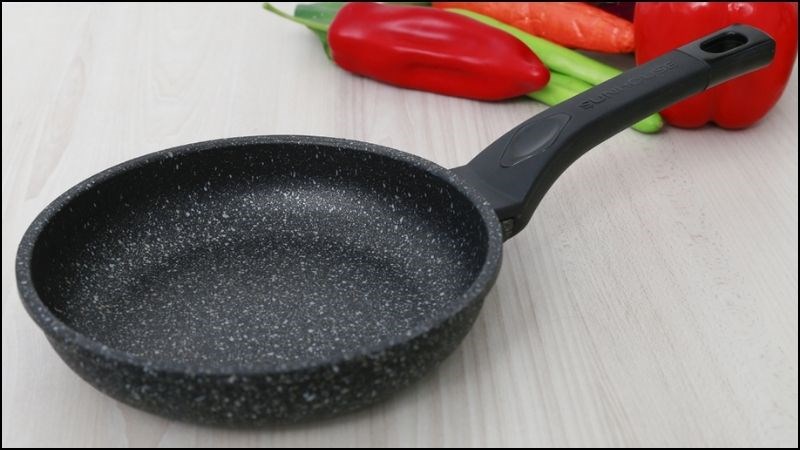 Sử dụng chảo chống d&iacute;nh ch&iacute;nh h&atilde;ng, chất lượng cao