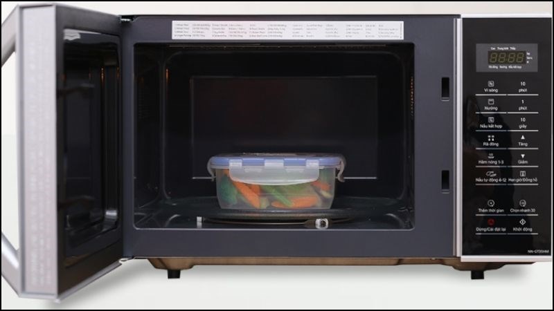 Hạn chế d&ugrave;ng l&ograve; vi s&oacute;ng nấu ch&iacute;n thức ăn