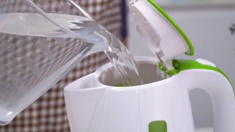 Kh&ocirc;ng đun nước đầy b&igrave;nh đun si&ecirc;u tốc