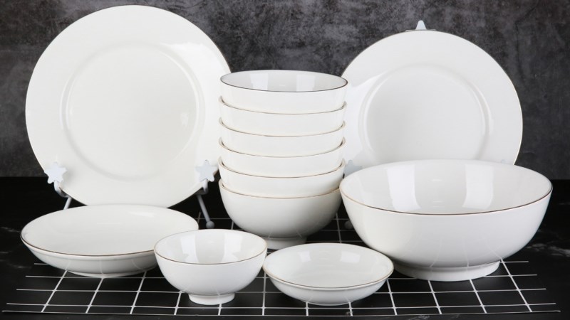 Sử dụng chén, dĩa chất liệu tốt
