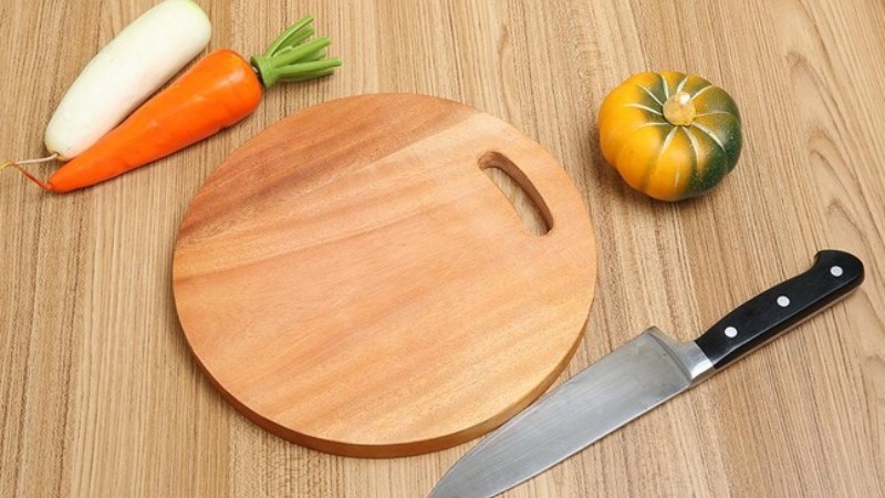 Thường xuyên vệ sinh thớt