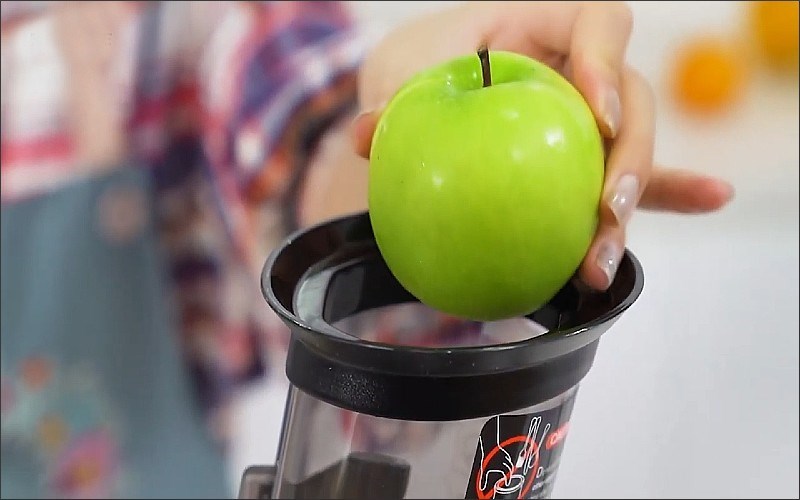 Chức năng của máy ép chậm Kalite KL 565 khi ép nước rau củ trái cây