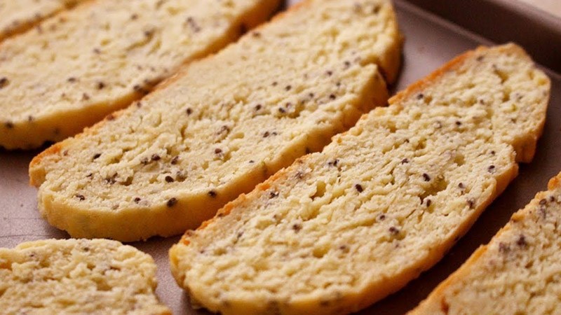 Th&ecirc;m hạt chia v&agrave;o c&aacute;c m&oacute;n b&aacute;nh nướng