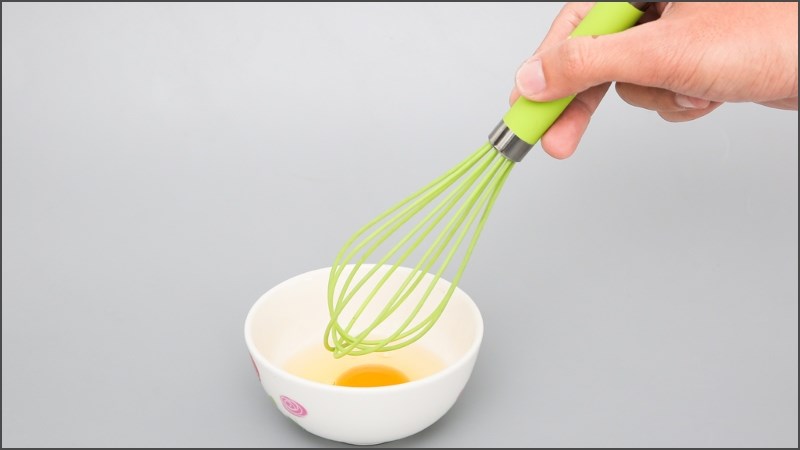 Phới đ&aacute;nh trứng