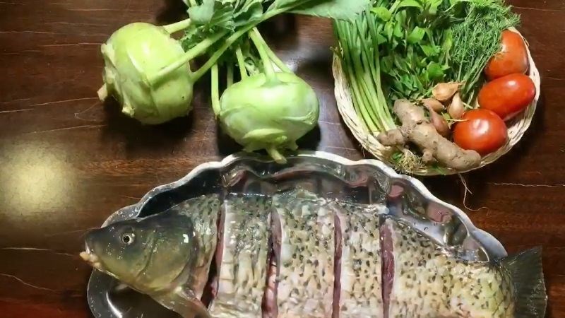 Nguyên liệu làm canh su hào cá chép