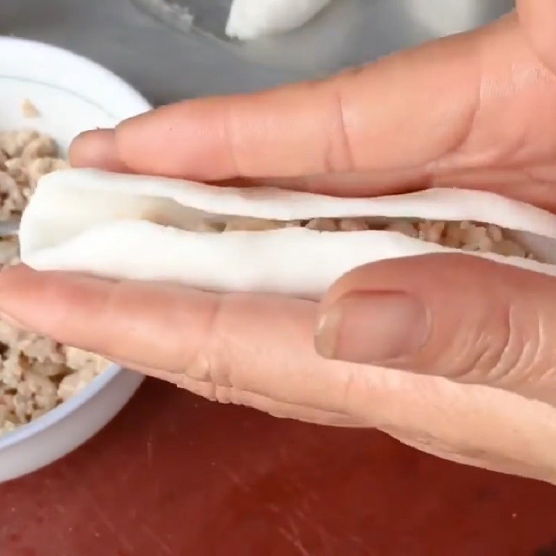 Bước 5 Bọc nhân và tạo hình bánh Bánh tai Phú Thọ
