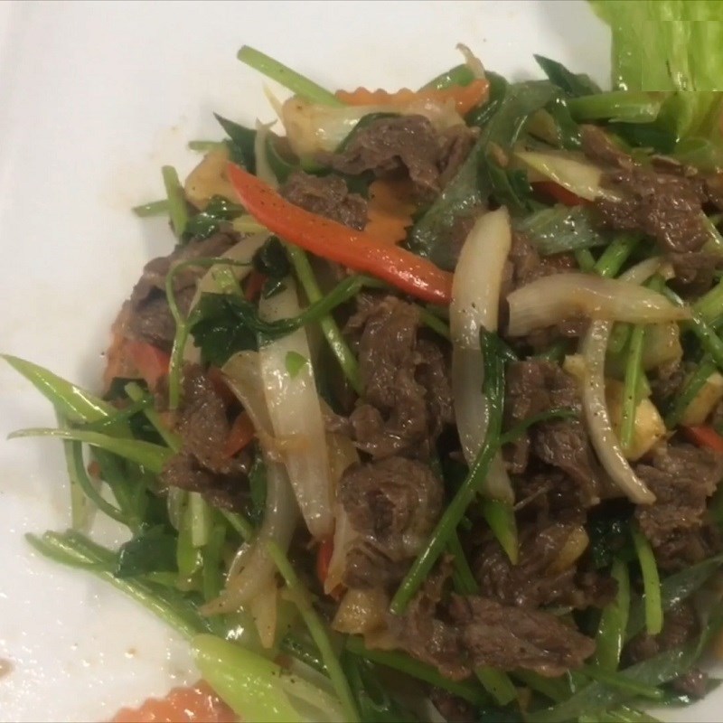 Bước 4 Thành phẩm Bò xào cần tỏi
