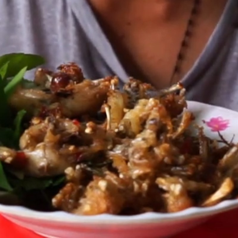 Bước 3 Thành phẩm Ếch chiên tỏi