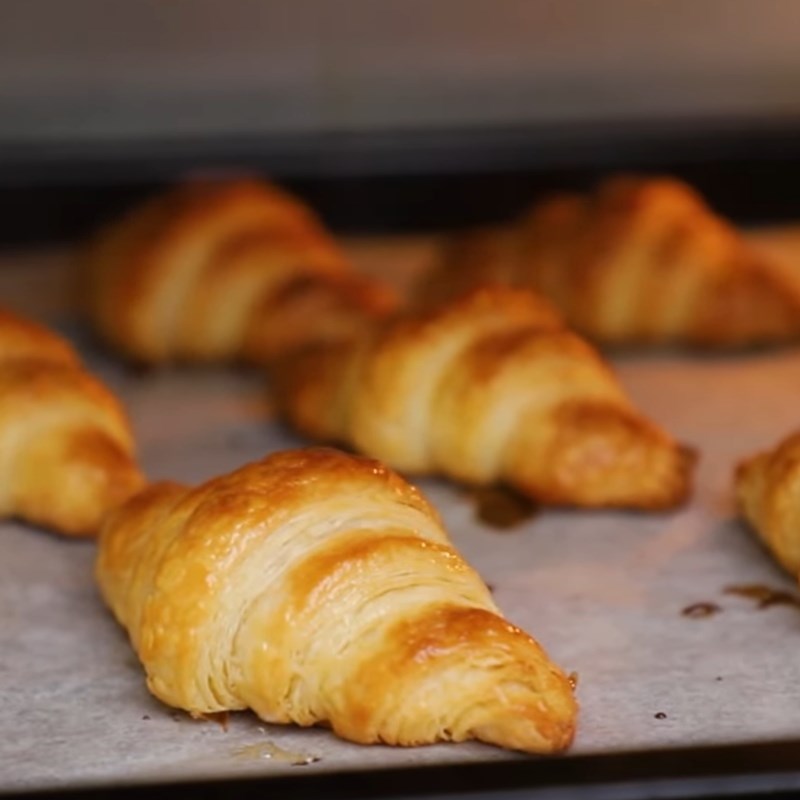 Bước 5 Nướng bánh Bánh sừng trâu (croissant) trứng muối