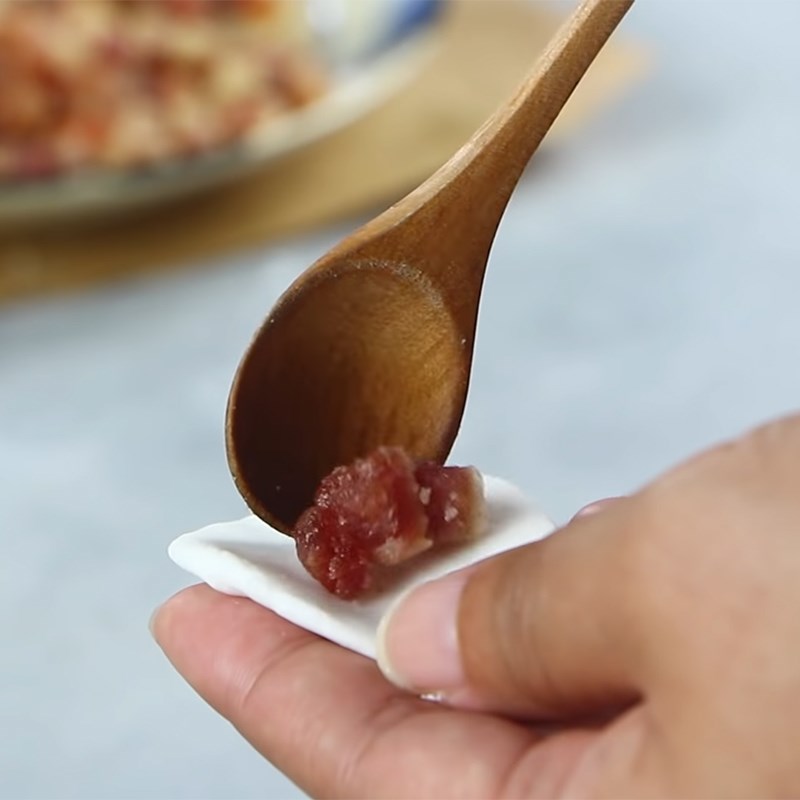 Bước 4 Bọc nhân bột lọc heo quay Chè bột lọc heo quay