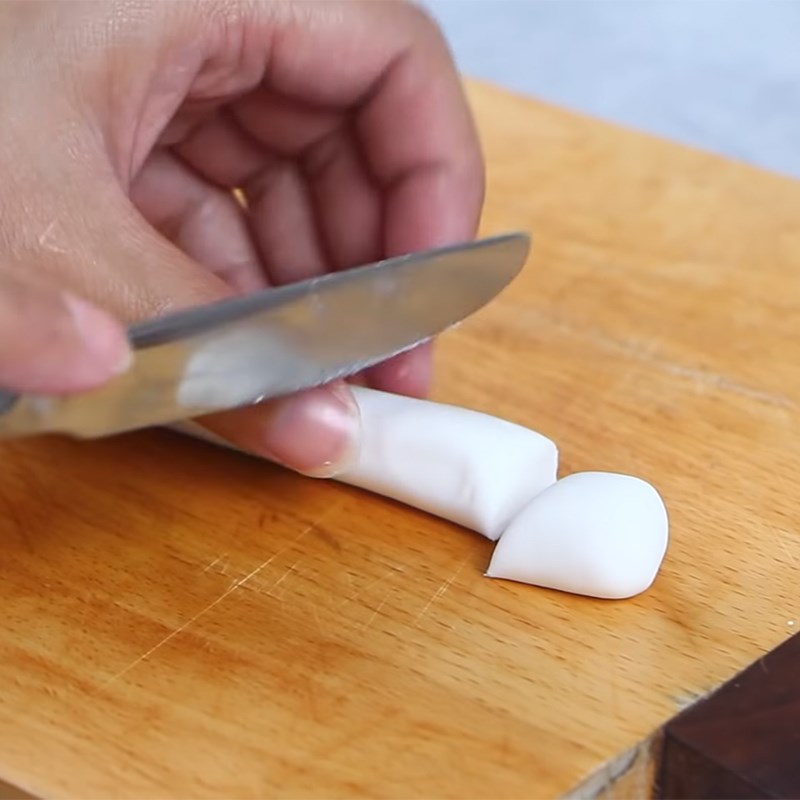 Bước 4 Bọc nhân bột lọc heo quay Chè bột lọc heo quay