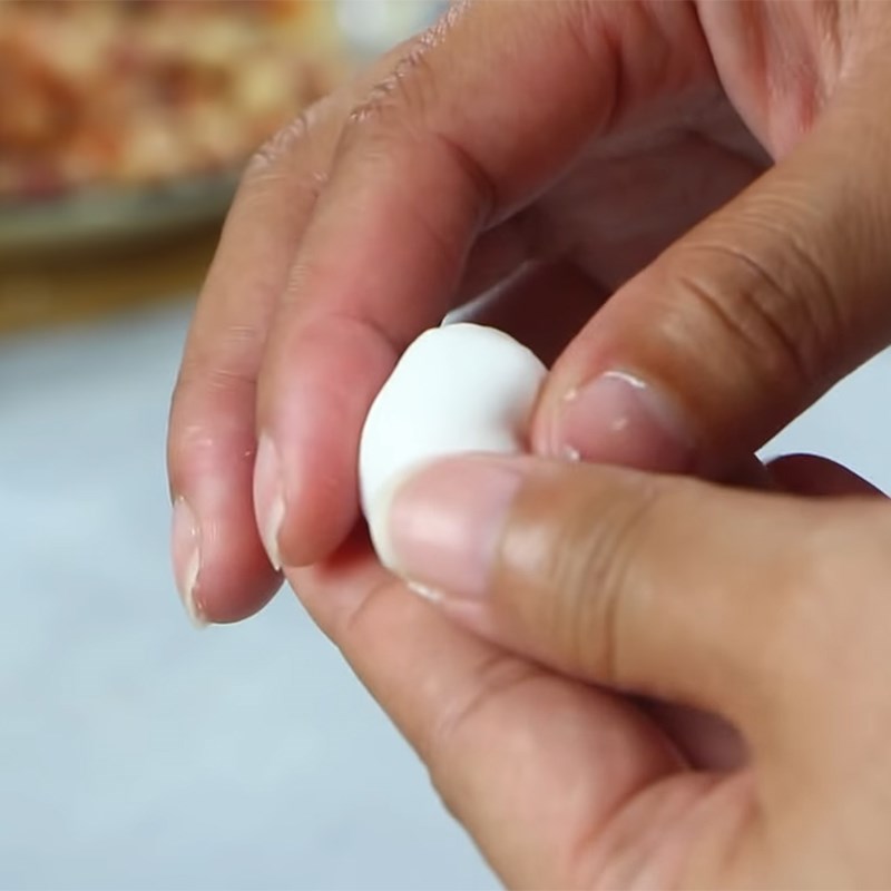 Bước 4 Bọc nhân bột lọc heo quay Chè bột lọc heo quay