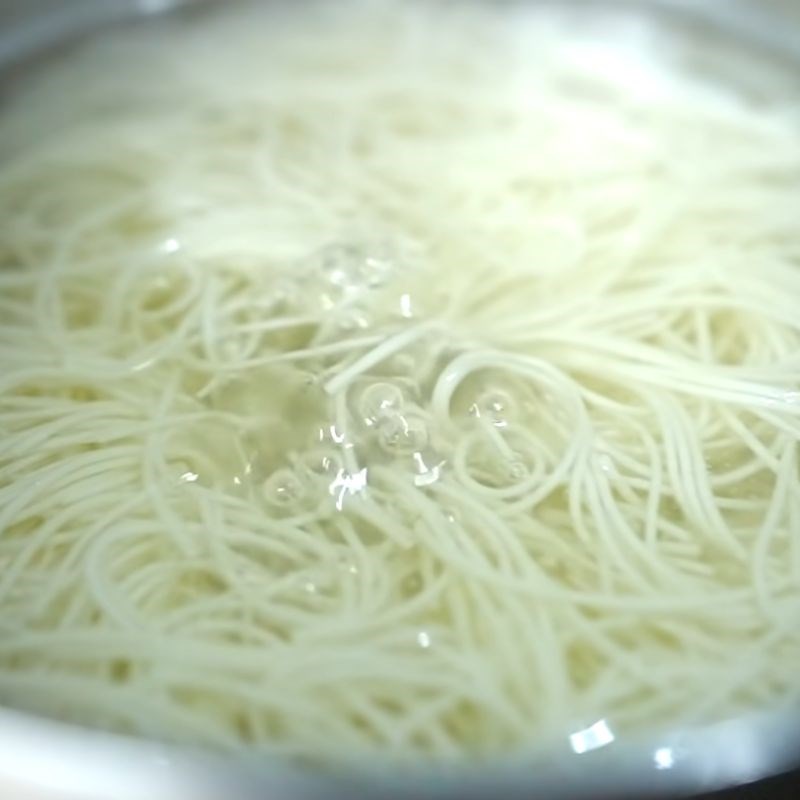 Bước 5 Chần mì Mì somen tôm