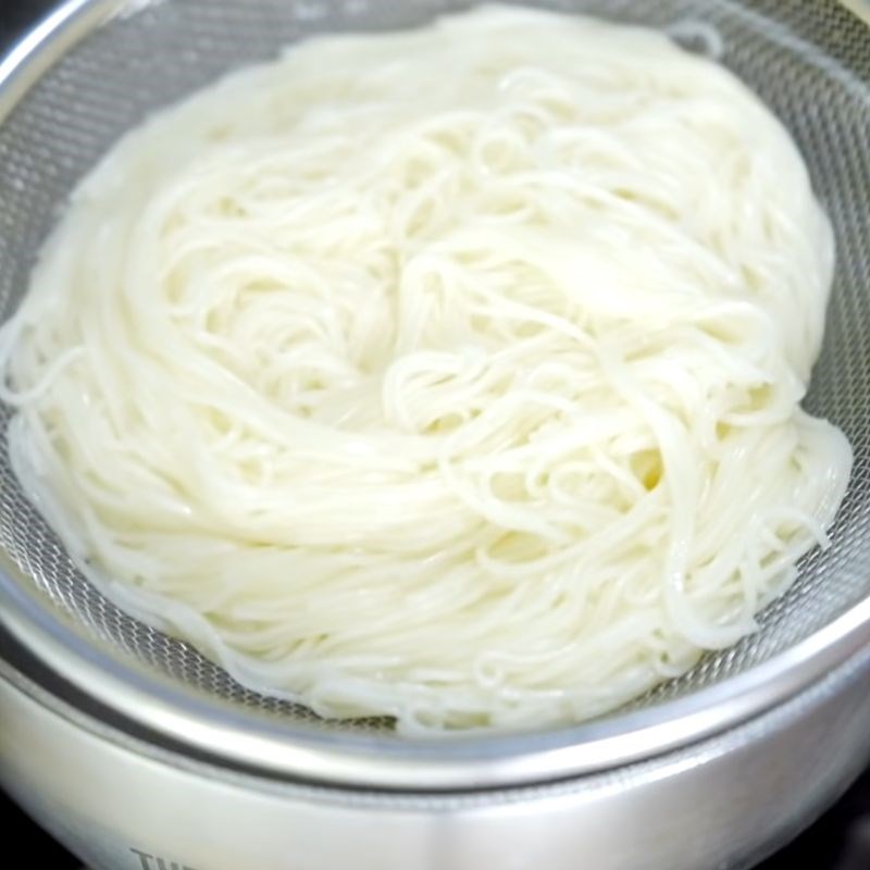 Bước 5 Chần mì Mì somen tôm