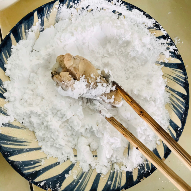 Bước 4 Chiên cánh gà Cánh gà chiên sốt chua ngọt