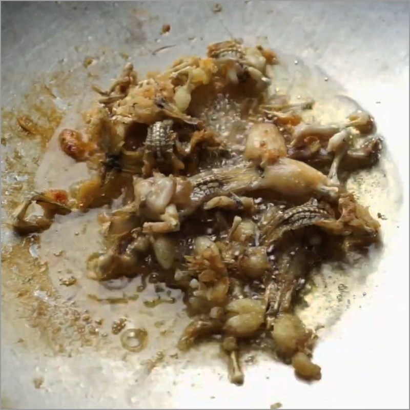 Bước 2 Chiên ếch Ếch chiên tỏi