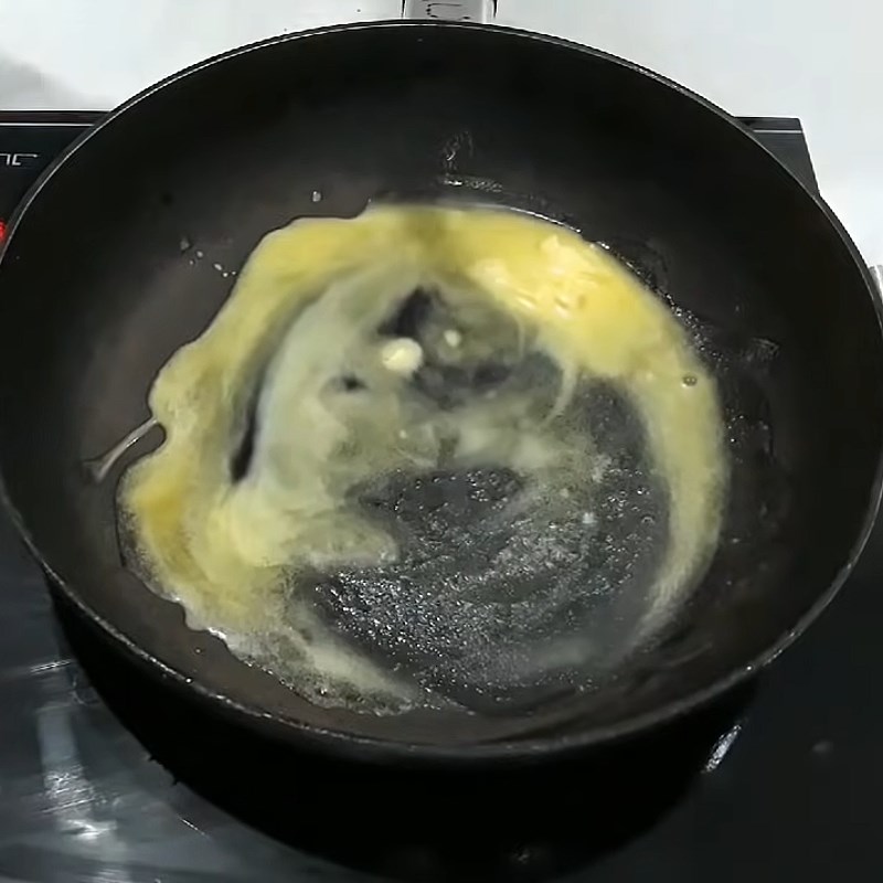 Bước 3 Chiên khoai tây với bơ Khoai tây chiên bơ đường