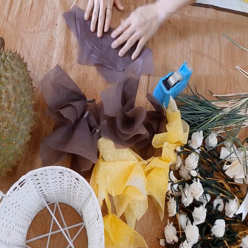 Bước 1 Trang trí giỏ hoa Làm giỏ hoa sầu riêng