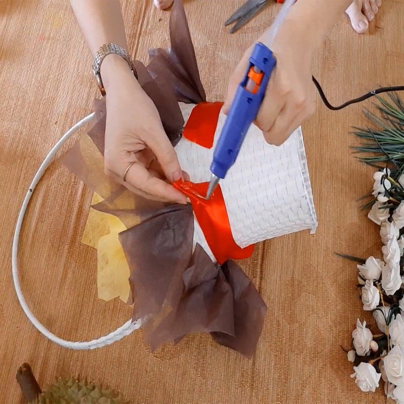 Bước 1 Trang trí giỏ hoa Làm giỏ hoa sầu riêng