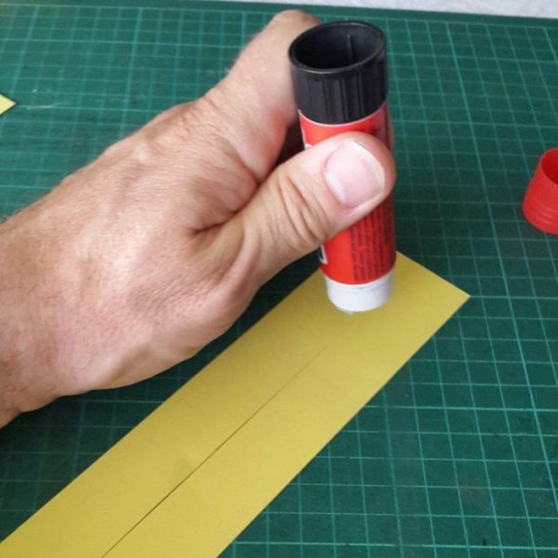 Bước 2 Cuộn ống hút Cách làm ống hút giấy