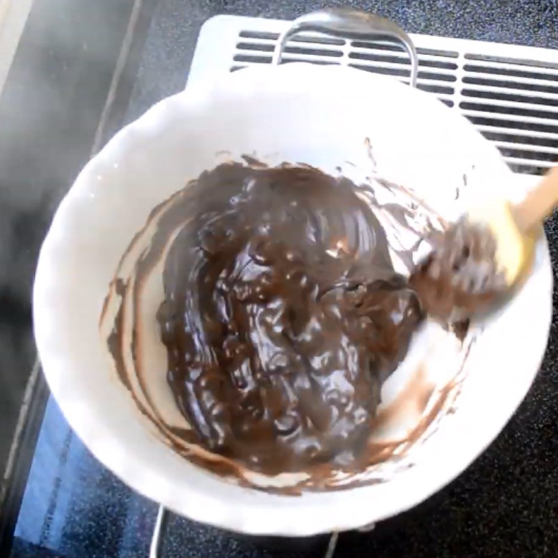 Bước 1 Đun chảy socola đen Kẹo marshmallow nhúng socola đen