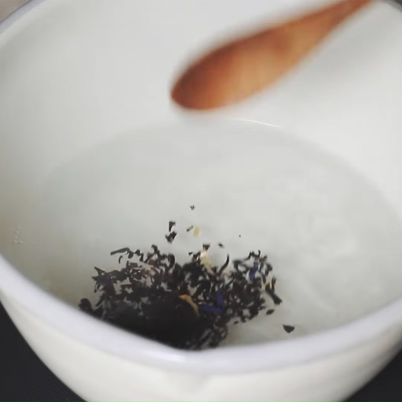 Bước 1 Đun trà Trà sữa hoàng gia mật ong