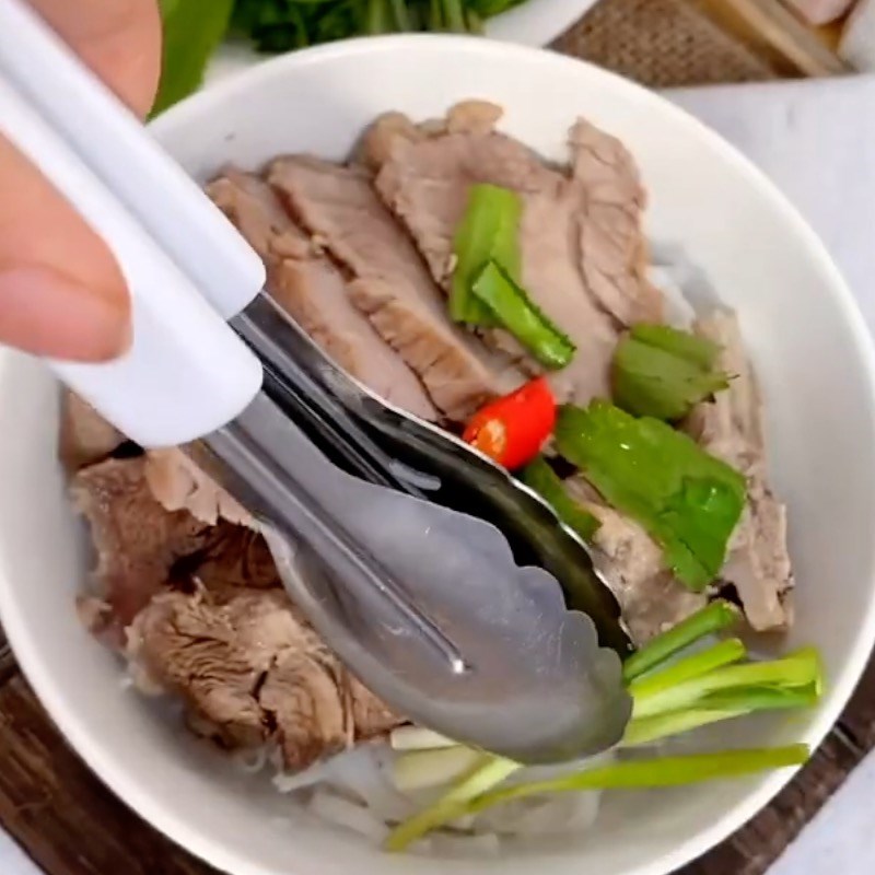 Bước 4 Hoàn thành Phở bò (nấu với gói gia vị phở)