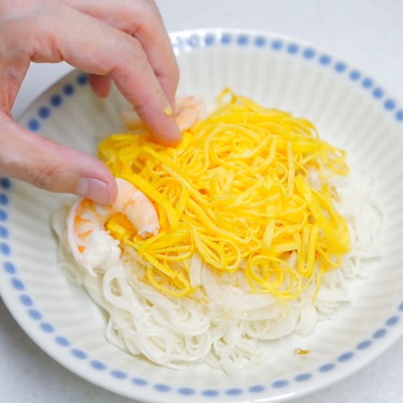 Bước 6 Hoàn thành Mì somen tôm