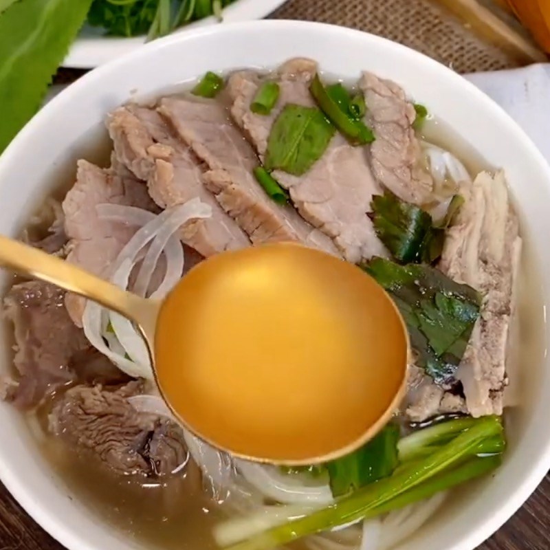 Bước 4 Hoàn thành Phở bò (nấu với gói gia vị phở)