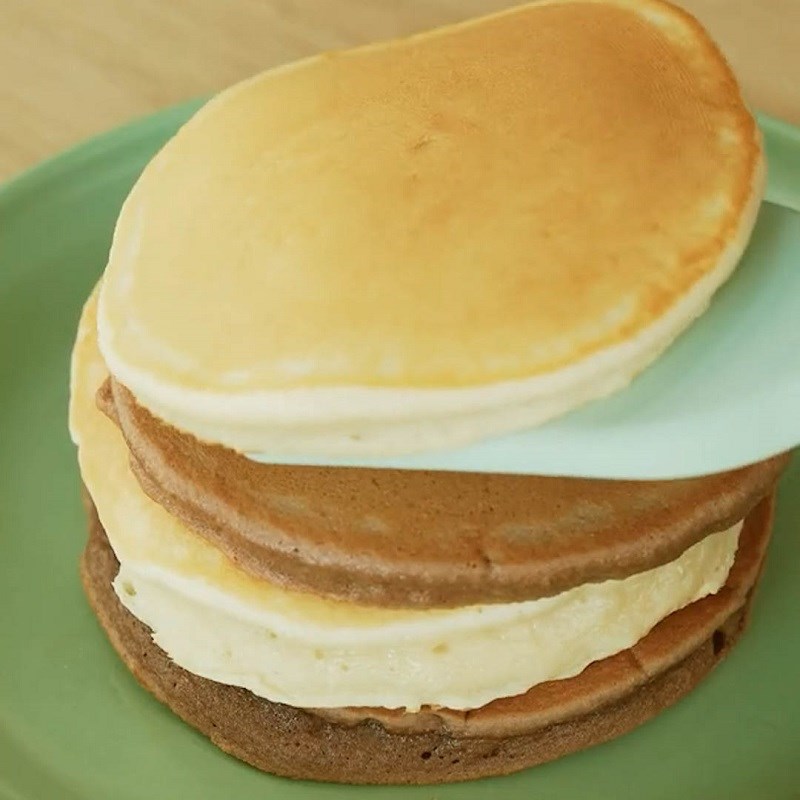 Bước 3 Hoàn thành và trang trí bánh Bánh pancake bằng bột pha sẵn