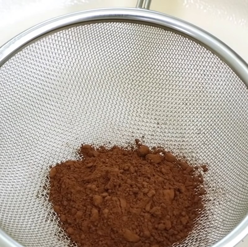 Bước 1 Khuấy tan bột cacao Kem socola phủ socola vỏ giòn