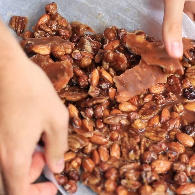 Bước 1 Làm bột kẹo hạt (praline) Galette truyền thống