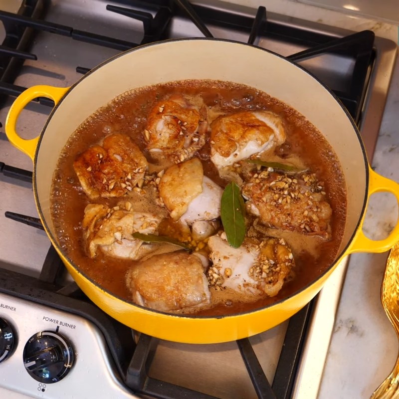 Bước 4 Làm gà adobo Gà Adobo