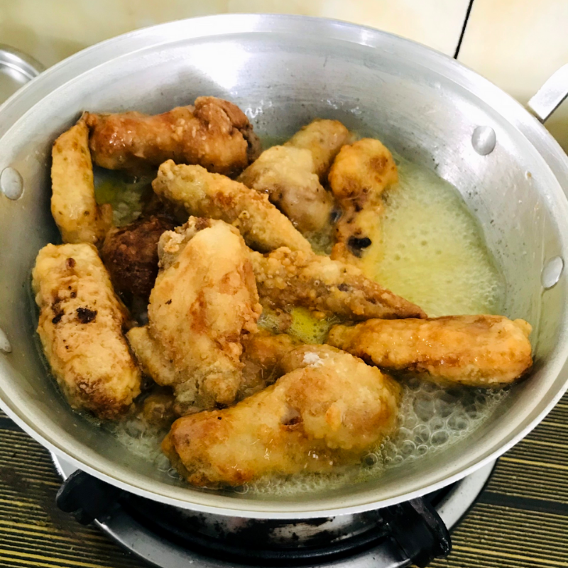 Bước 5 Làm gà sốt chua ngọt Cánh gà chiên sốt chua ngọt