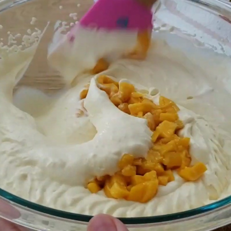 Bước 3 Làm hỗn hợp kem Kem xoài phô mai