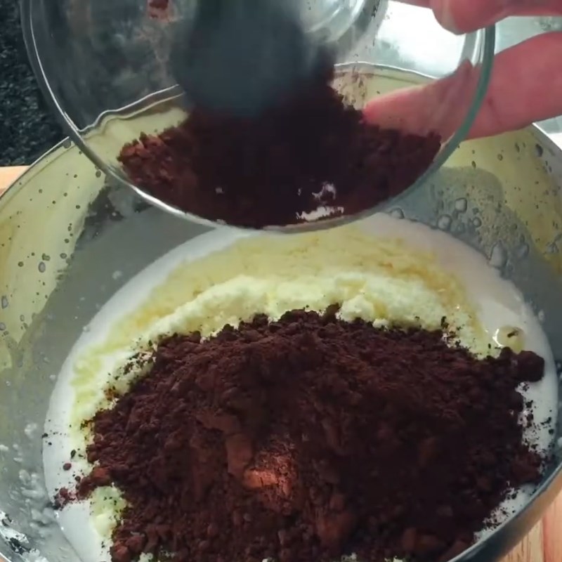 Bước 2 Làm hỗn hợp kem Kem cacao cốt dừa không cần máy