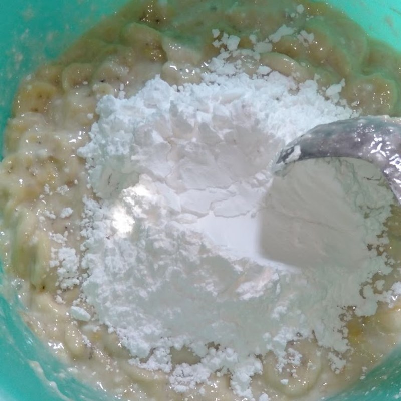 Bước 2 Làm lớp bột dẻo cho bánh Bánh chuối hấp nước cốt dừa bằng bột năng và bột gạo