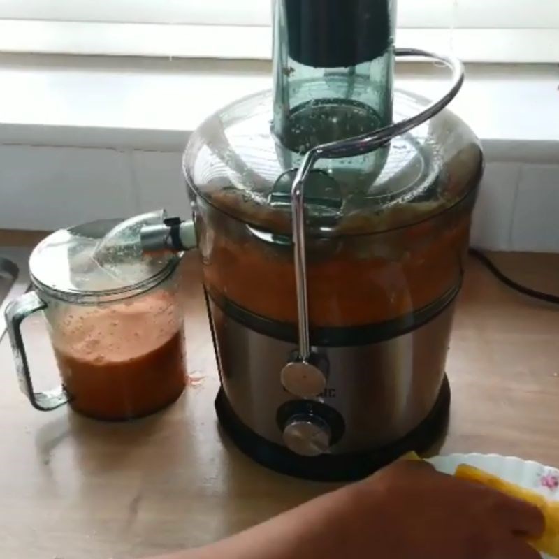 Bước 2 Làm nước ép Nước ép táo cà rốt dứa