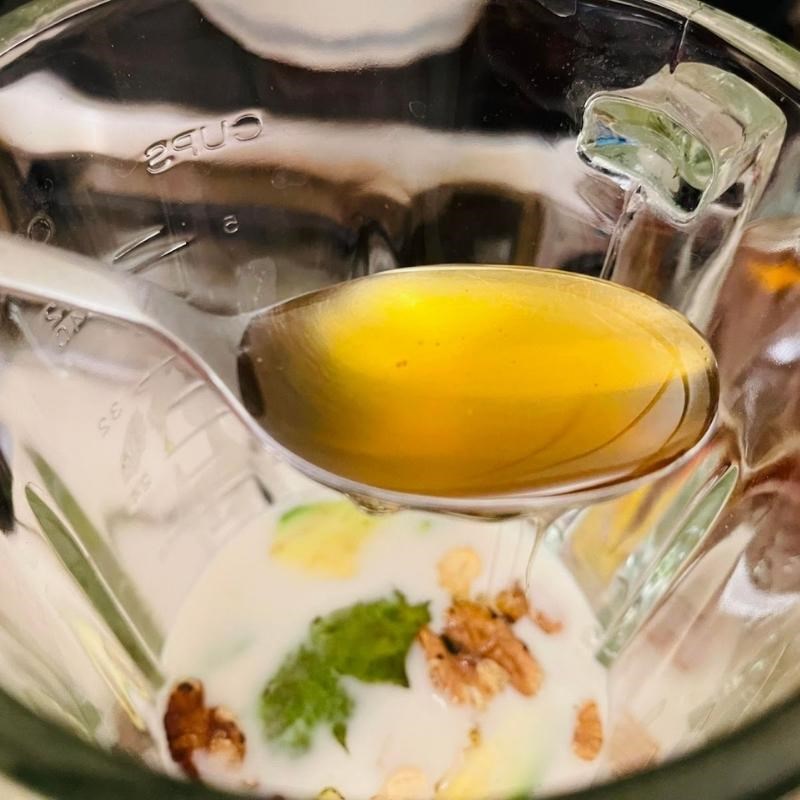 Bước 2 Làm sinh tố Sinh tố bơ với các loại hạt
